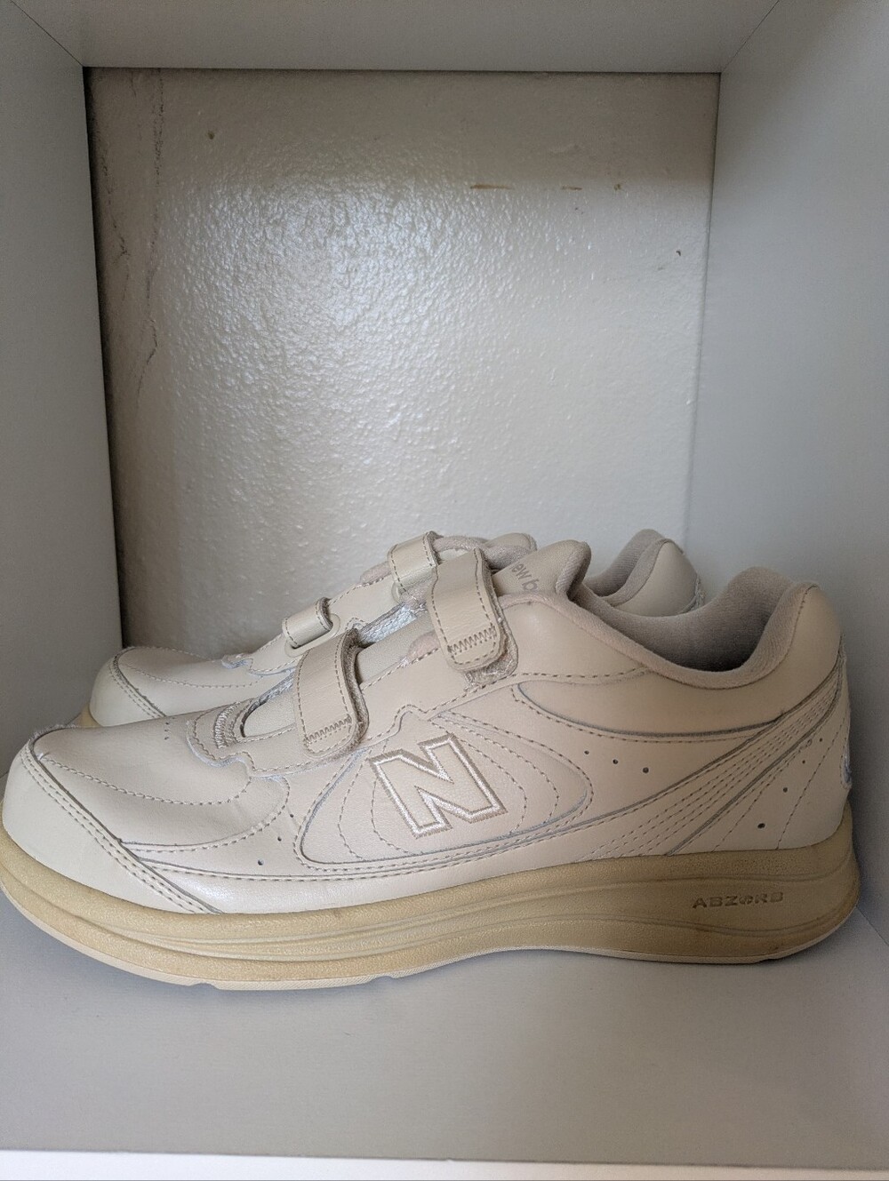 New Balance Men’s Cream/Off-White Velcro Athletic Sneakers